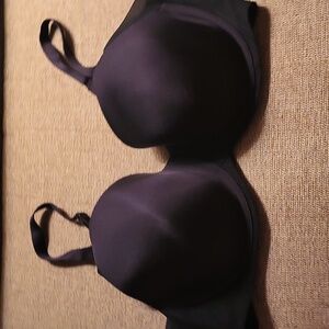 40 D Wacoal underwire bra